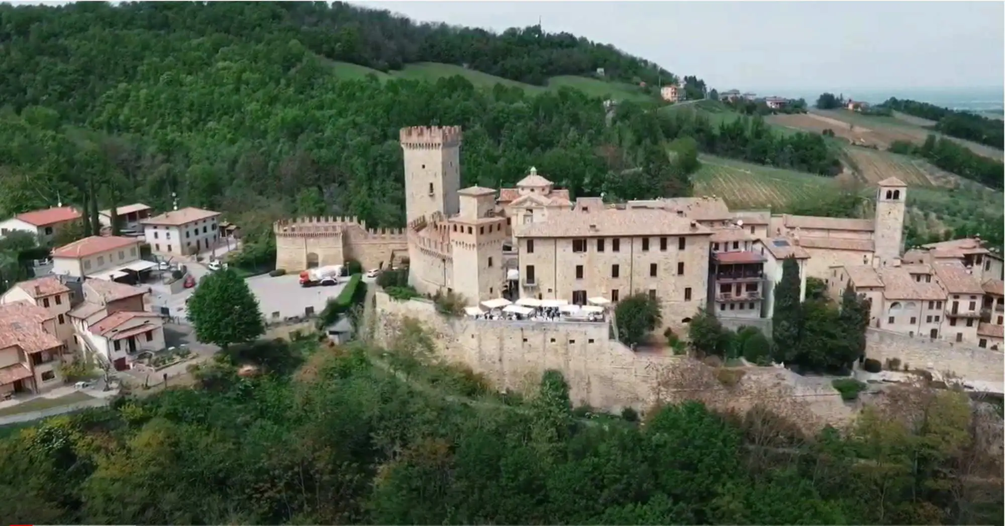 Castello Borgo Medievale di Vigoleno Drone