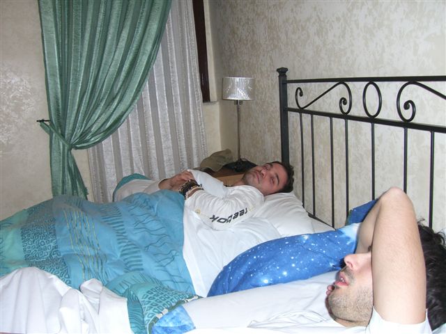 PEOPLE SLEEPING - Mr Paloma